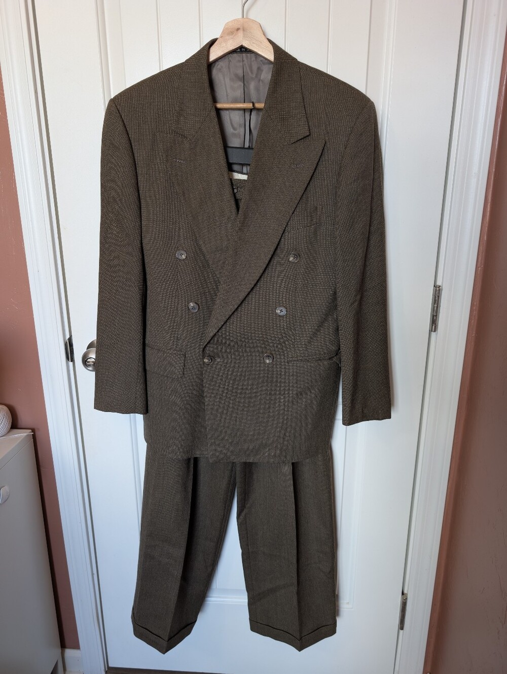 Vintage Joseph Abboud Men’s 2 Piece Wool Suit Brown/Black